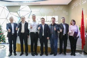 广州市与番禺区人力资源和社会保障局领导莅临开云手机客户端_开云(中国)官方集团调研指导