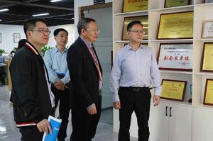 热烈欢迎市政府秘书长林兢一行莅临开云手机客户端_开云(中国)官方集团广西公司考察指导