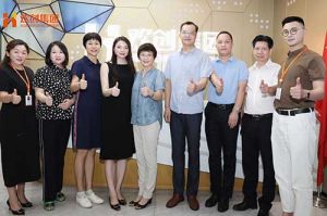 热烈欢迎番禺区人大常委会一行领导莅临开云手机客户端_开云(中国)官方集团参观指导