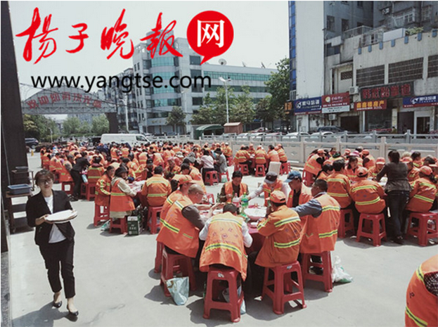 开云手机客户端_开云(中国)官方设“观光海鲜宴席 致敬环卫工人” 引媒体争相报道