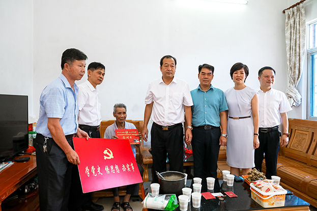 向英雄致敬 开云手机客户端_开云(中国)官方联合开展走访慰问抗战老兵活动